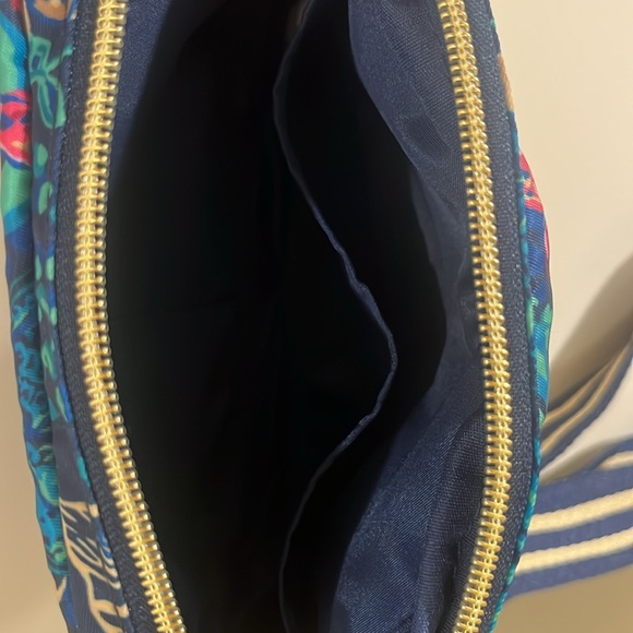 Crossbody, hip, fanny pack/bag blue green and golden buckle and zip. New. - Picture 3 of 4